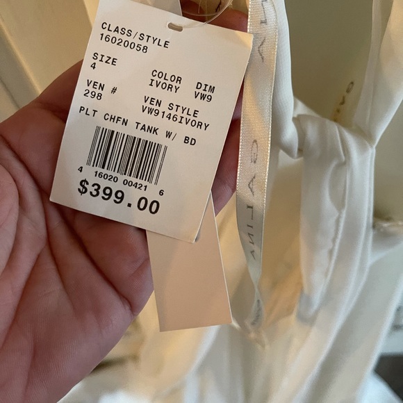 Stunning ivory wedding dress - Picture 6 of 8